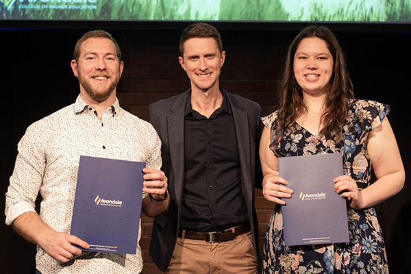 2019 Avondale Prize of Excellence recipients Oliver Doyle and Keira-leigh Josey with presenter Darren Hagen