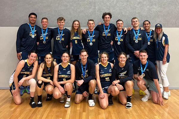 Avondale Eagles men's and women's basketball teams at UniSport Nationals 2022